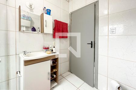 Banheiro de casa à venda com 2 quartos, 78m² em Feitoria, São Leopoldo