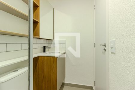 Banheiro de apartamento à venda com 2 quartos, 37m² em Jardim São Luís, São Paulo