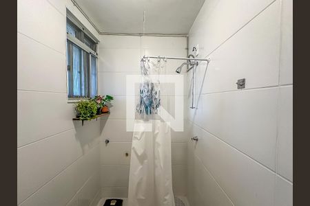 Banheiro  de kitnet/studio para alugar com 1 quarto, 25m² em Lapa, Rio de Janeiro