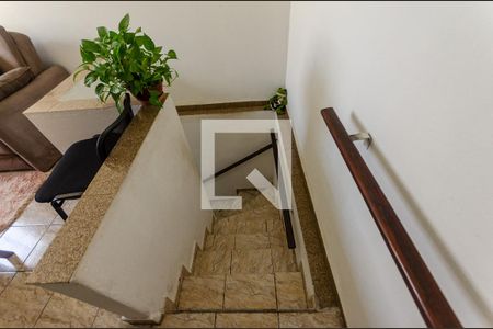 Escada de casa para alugar com 3 quartos, 200m² em Moinho Velho, São Paulo