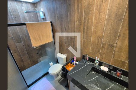 Banheiro suite  de casa de condomínio para alugar com 3 quartos, 220m² em Vargem Grande, Rio de Janeiro