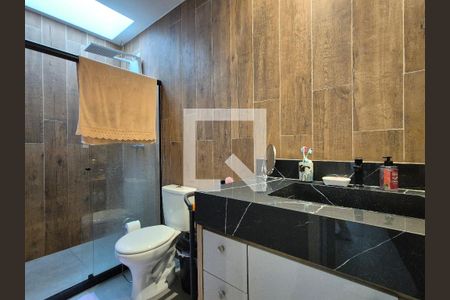 Banheiro suite  de casa de condomínio para alugar com 3 quartos, 220m² em Vargem Grande, Rio de Janeiro