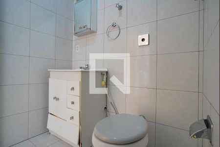 Banheiro de apartamento à venda com 2 quartos, 60m² em São Sebastião, Porto Alegre