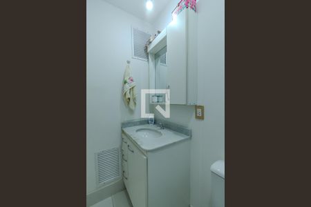 Banheiro da Suíte de apartamento à venda com 3 quartos, 69m² em Santo Antônio, Porto Alegre