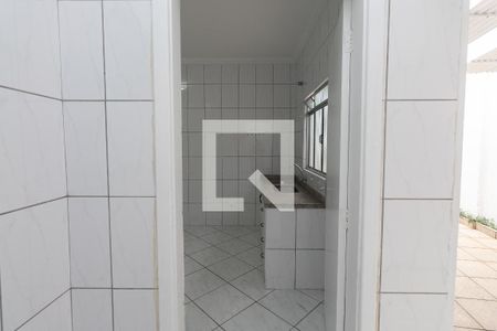 Área de serviço de casa para alugar com 2 quartos, 95m² em Parque Vitoria, São Paulo