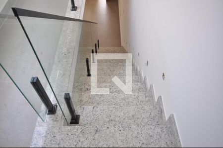 Escada de casa à venda com 3 quartos, 115m² em Vila Isolina Mazzei, São Paulo