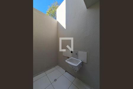 Casa de condomínio à venda com 63m², 2 quartos e 1 vagaÁrea de Serviço