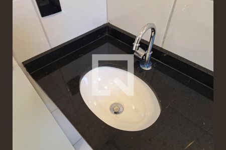 Casa de condomínio à venda com 63m², 2 quartos e 1 vagaBanheiro Quarto 1