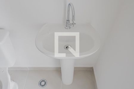 Banheiro de kitnet/studio para alugar com 1 quarto, 25m² em Pinheiros, São Paulo