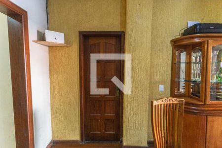 Corredor de casa à venda com 4 quartos, 321m² em Pompéia, Belo Horizonte