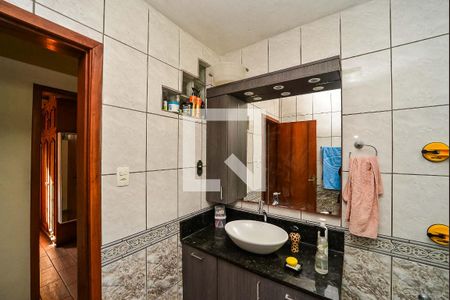 Banheiro de casa à venda com 3 quartos, 200m² em Sarandi, Porto Alegre
