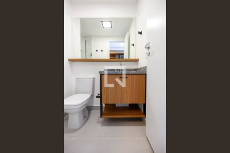 Banheiro de kitnet/studio para alugar com 0 quarto, 24m² em Santo Amaro, São Paulo