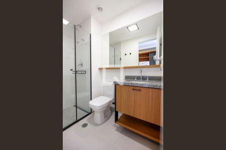 Banheiro de kitnet/studio para alugar com 0 quarto, 24m² em Santo Amaro, São Paulo