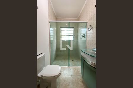 Banheiro de casa para alugar com 2 quartos, 75m² em Jaraguá, São Paulo