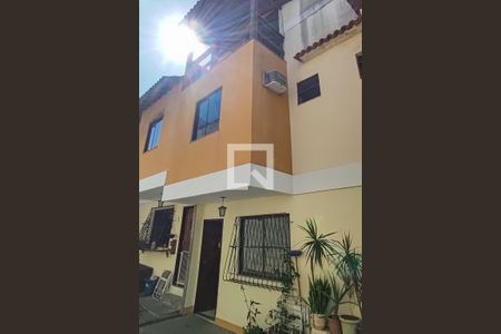 Fachada de casa de condomínio à venda com 3 quartos, 100m² em Jacarepaguá, Rio de Janeiro