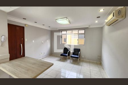Detalhe Sala de apartamento para alugar com 2 quartos, 70m² em Macuco, Santos