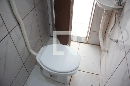 Banheiro de casa para alugar com 2 quartos, 45m² em Pindorama, Belo Horizonte