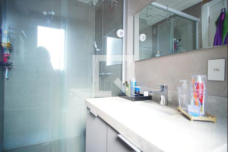 Banheiro da Suíte de apartamento à venda com 3 quartos, 76m² em Navegantes, Porto Alegre