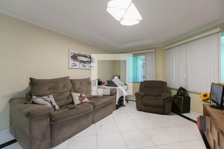 Sala de casa à venda com 3 quartos, 197m² em Vila Carmosina, São Paulo