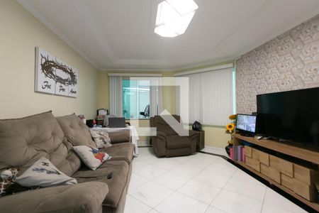 Sala de casa à venda com 3 quartos, 197m² em Vila Carmosina, São Paulo