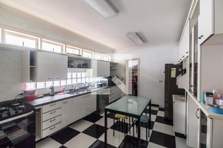 Cozinha de casa de condomínio à venda com 3 quartos, 400m² em Tamboré, Santana de Parnaíba