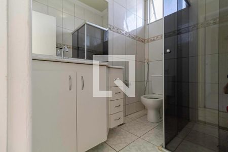 Banheiro social de casa de condomínio à venda com 2 quartos, 55m² em Parque Xangri-lá, Contagem