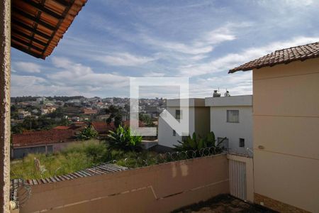 Sala - Vista de casa de condomínio à venda com 2 quartos, 55m² em Parque Xangri-lá, Contagem