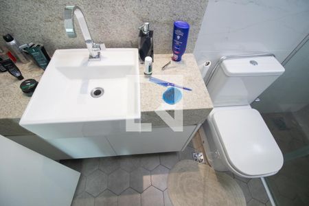 Banheiro da Suíte de apartamento à venda com 3 quartos, 136m² em Cabral, Contagem