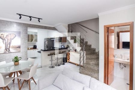 Sala de casa de condomínio para alugar com 2 quartos, 110m² em Parque Casa de Pedra, São Paulo