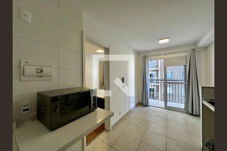 Cozinha de apartamento para alugar com 1 quarto, 27m² em Jardim Caravelas, São Paulo