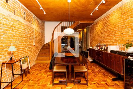 Sala de casa à venda com 3 quartos, 200m² em Liberdade, São Paulo