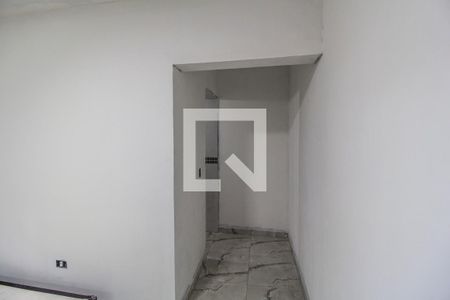 Corredor de kitnet/studio para alugar com 1 quarto, 35m² em Parque Jandaia, Carapicuíba