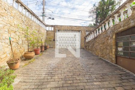 Garagem de casa à venda com 3 quartos, 210m² em Vila Bertioga, São Paulo