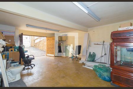 Garagem de casa à venda com 3 quartos, 210m² em Vila Bertioga, São Paulo