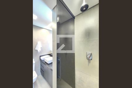 Banheiro de kitnet/studio para alugar com 1 quarto, 40m² em Savassi, Belo Horizonte