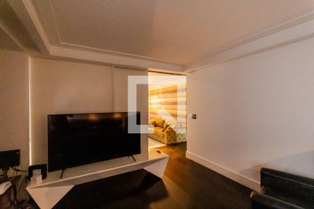 Sala de TV de casa à venda com 4 quartos, 470m² em Jardim, Santo André