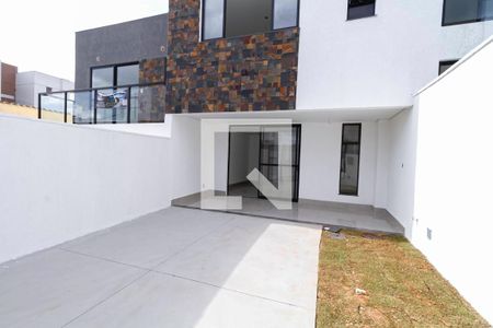 Garagem de casa à venda com 3 quartos, 128m² em Caiçaras, Belo Horizonte