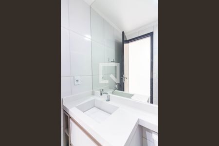 Banheiro de apartamento à venda com 2 quartos, 57m² em Umuarama, Osasco