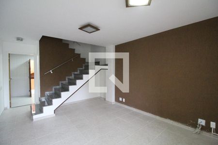 Sala de casa de condomínio para alugar com 3 quartos, 105m² em Pechincha, Rio de Janeiro