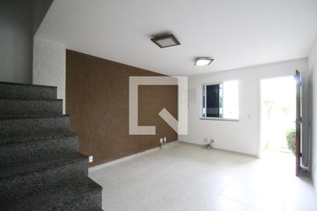 Sala de casa de condomínio para alugar com 3 quartos, 105m² em Pechincha, Rio de Janeiro