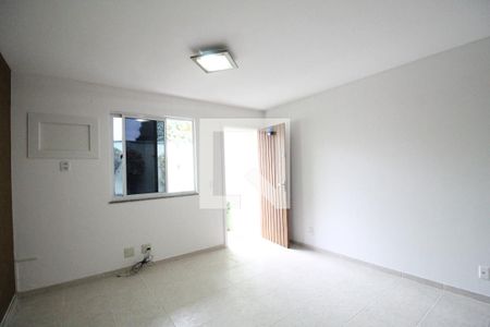 Sala de casa de condomínio para alugar com 3 quartos, 105m² em Pechincha, Rio de Janeiro