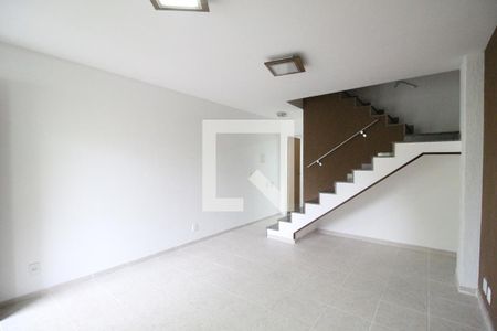 Sala de casa de condomínio para alugar com 3 quartos, 105m² em Pechincha, Rio de Janeiro