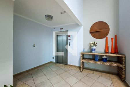 Hall de entrada de apartamento para alugar com 3 quartos, 140m² em Vila Tupi, Praia Grande
