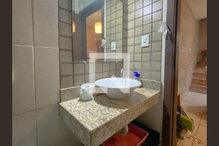 Banheiro de casa à venda com 2 quartos, 232m² em Havaí, Belo Horizonte