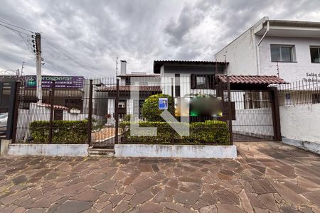 Fachada de casa à venda com 4 quartos, 262m² em Camaquã, Porto Alegre
