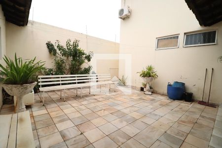 Quintal de casa para alugar com 7 quartos, 456m² em Presidente Roosevelt, Uberlândia