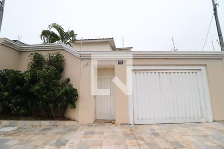 Fachada de casa para alugar com 7 quartos, 456m² em Presidente Roosevelt, Uberlândia