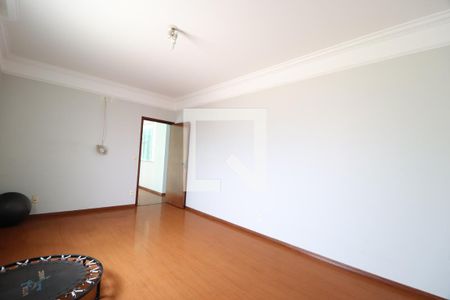 Quarto 1 de casa para alugar com 7 quartos, 456m² em Presidente Roosevelt, Uberlândia