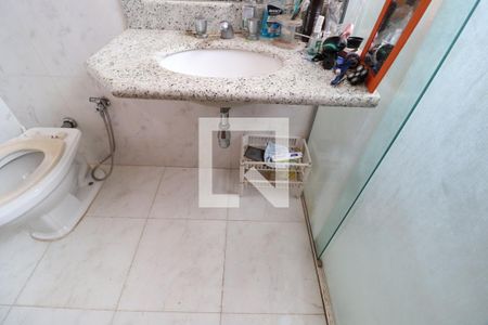 Banheiro da Suíte 1 de casa para alugar com 7 quartos, 456m² em Presidente Roosevelt, Uberlândia