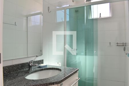 Banheiro de apartamento para alugar com 1 quarto, 48m² em Jardim das Américas, Curitiba